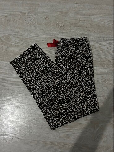 Leopar pijama altı