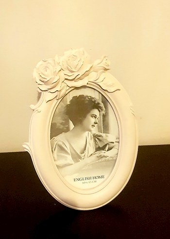 Beyaz Pastel Çiçek Detaylı Oval Çerçeve
