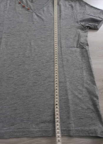 Düğmeli Gri V Yaka Erkek Tişört - Görsel 5