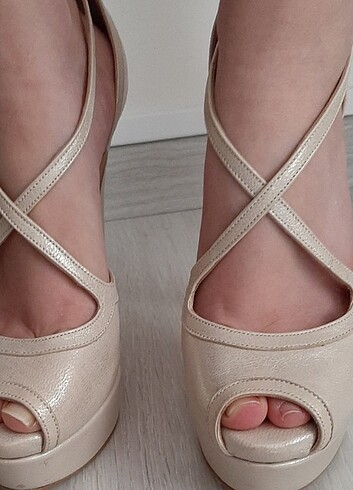 Topuklu bej ayakkabı - Görsel 5