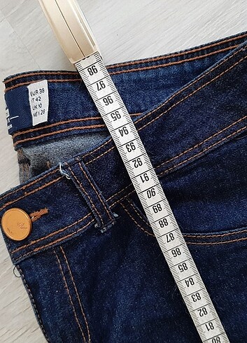 38 Beden lacivert Renk BERSHKA bayan kot pantolon.