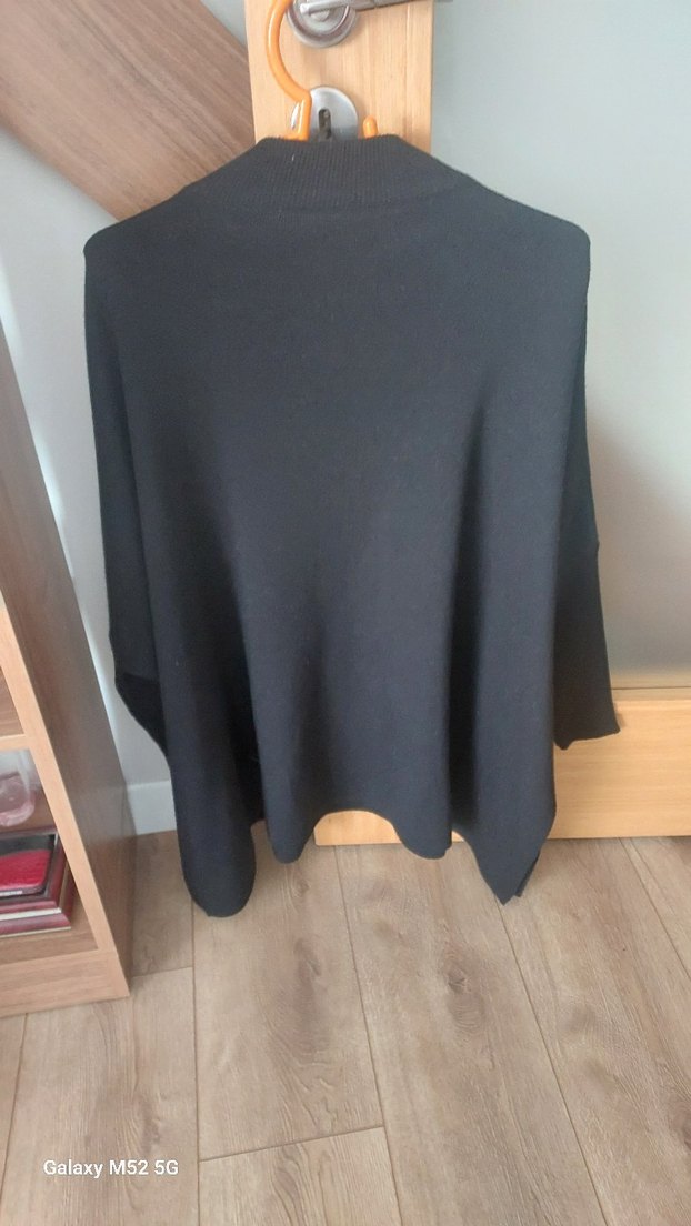 Siyah Boğazlı Kadın Panço - Görsel 4