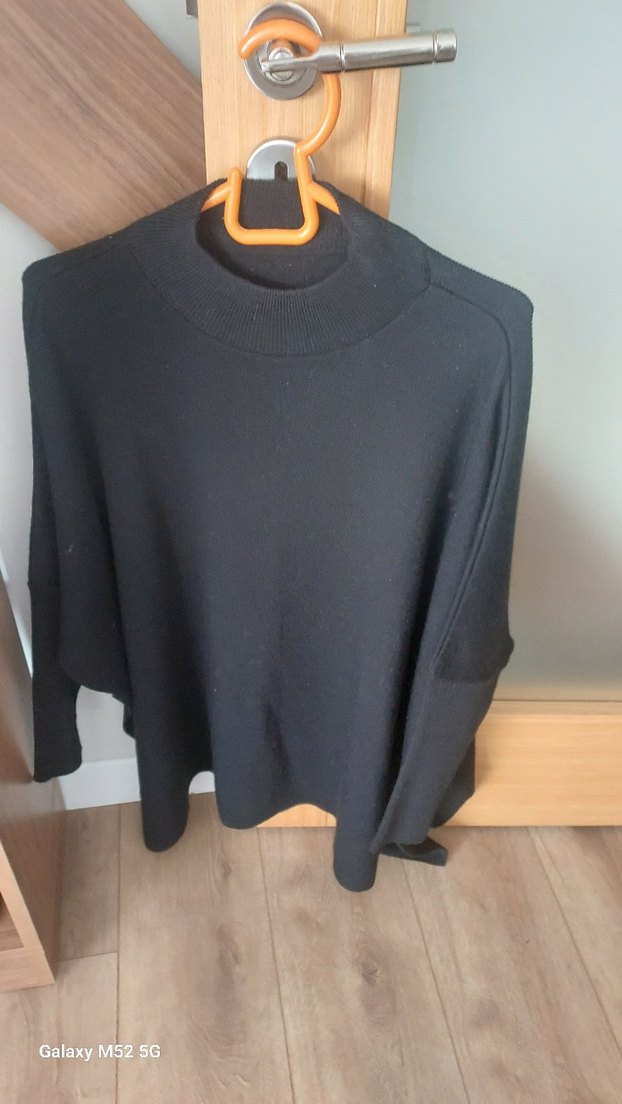 Siyah Boğazlı Kadın Panço - Görsel 3