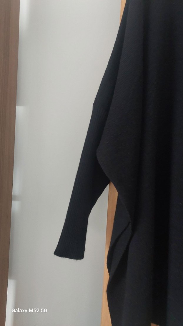 Siyah Boğazlı Kadın Panço - Görsel 5