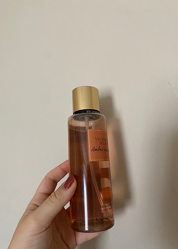 Victoria's Secret Amber Romance Kadın Parfümü - Görsel 2