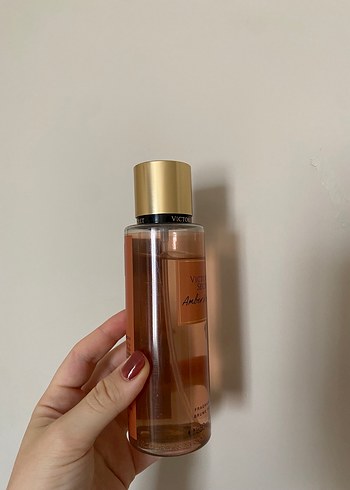 Victoria's Secret Amber Romance Kadın Parfümü - Görsel 3