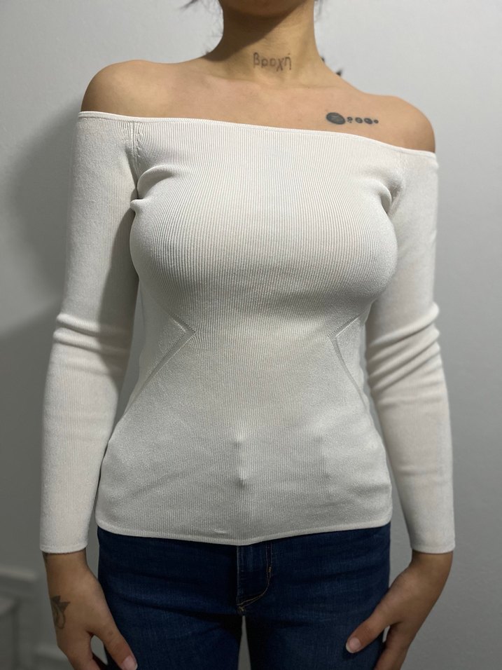 Düğmeli Beyaz V Yakalı Kadın Triko - Görsel 2