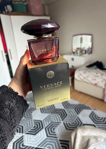 Versace Crystal Noir Kadın Parfümü - Görsel 3