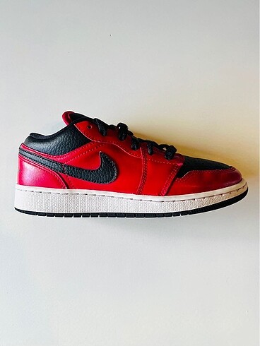 Air Jordan 1 Low Reverse Bred