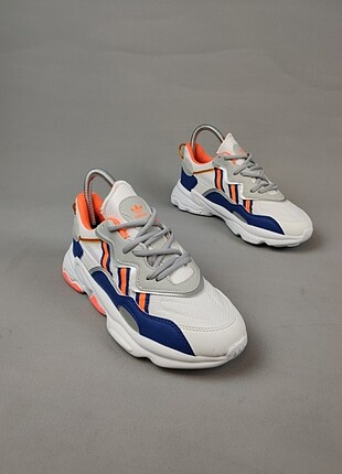 Adidas ozweego beyaz turuncu detay 36-44 numara var