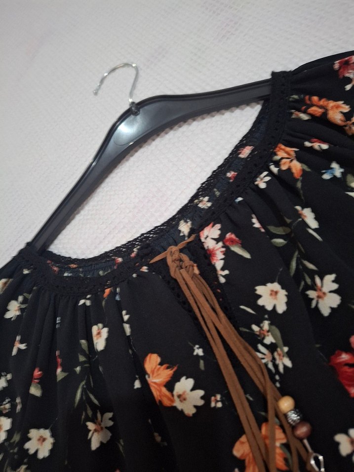 Çiçek Desenli V Yakalı Uzun Kollu Bluz - Görsel 4