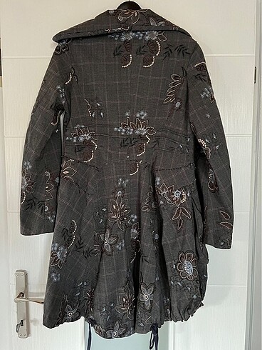 Çiçekli trençkot - Görsel 6