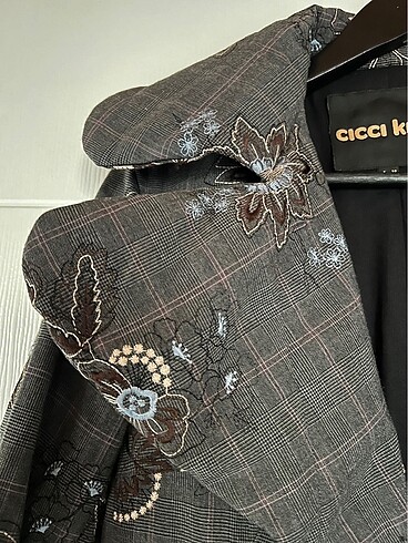 Çiçekli trençkot - Görsel 4