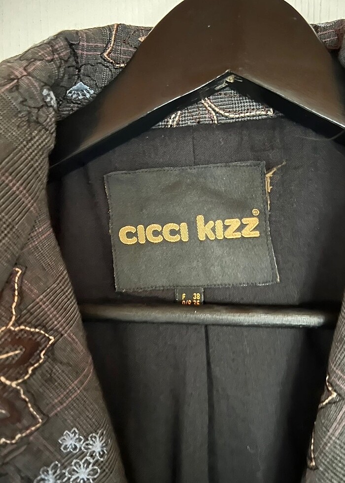 Çiçekli trençkot - Görsel 3