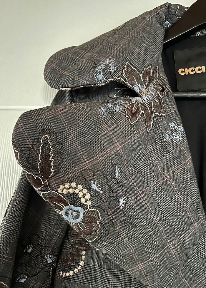 Çiçekli trençkot - Görsel 4