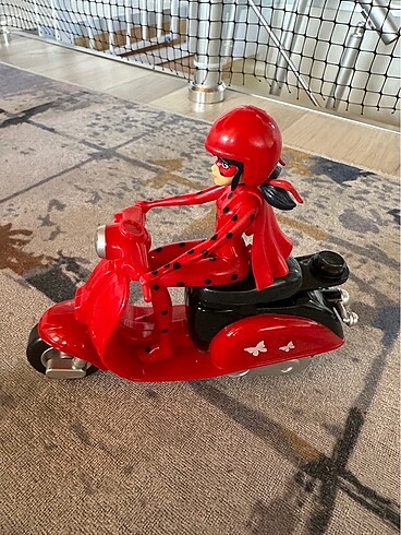 Mucizevi Uğur Böceği ve Scooter - Görsel 2