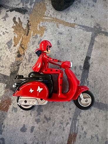 Mucizevi Uğur Böceği ve Scooter - Görsel 3