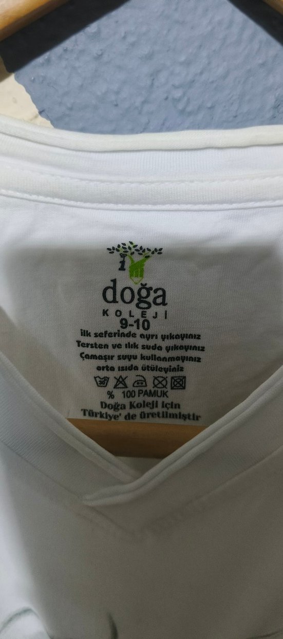 Beyaz V Yaka Baskılı Erkek Tişört - Görsel 2