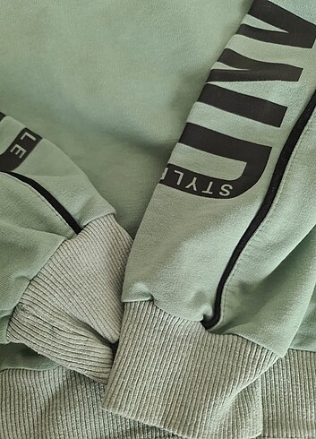 11-12 Yaş Beden yeşil Renk İnce kapşonlu sweat tişört