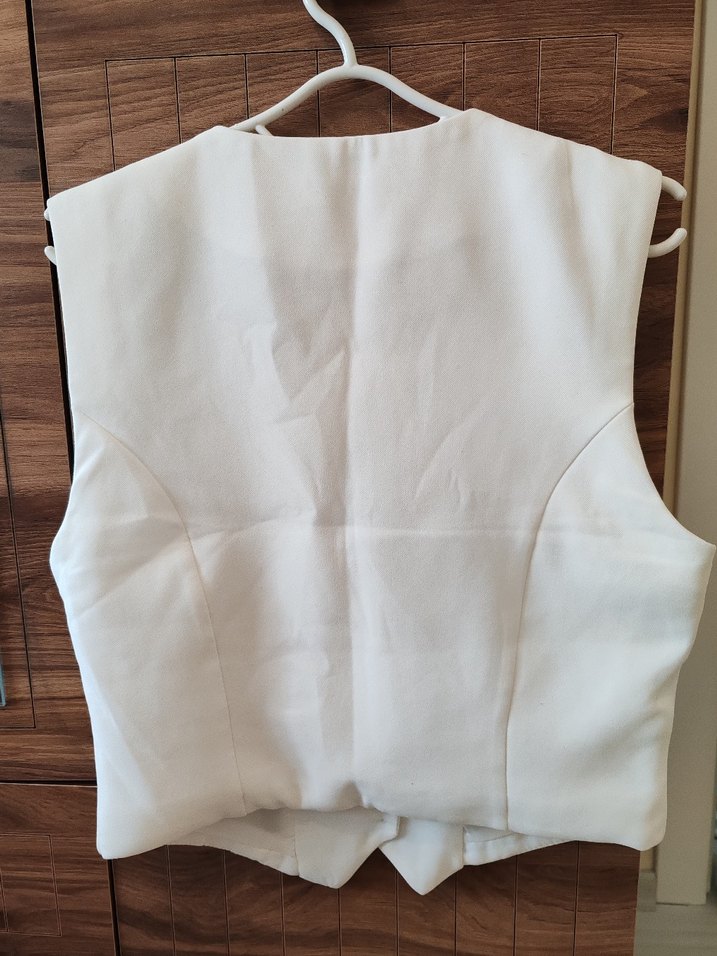 Düğmeli Beyaz Kolsuz Kadın Yelek - Görsel 3