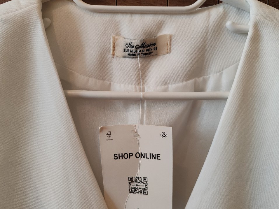 Düğmeli Beyaz Kolsuz Kadın Yelek - Görsel 2