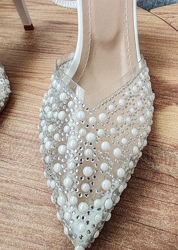 İnci İşlemeli Beyaz ince Topuklu Kadın Abiye Ayakkabı - Görsel 3