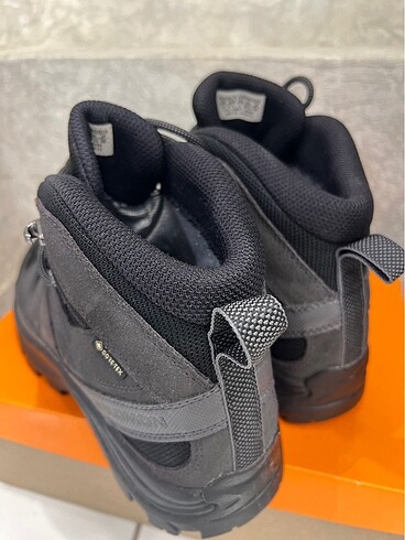 Salomon S A L O M O N