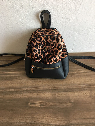 Diğer Leopar desenli sırt çantası