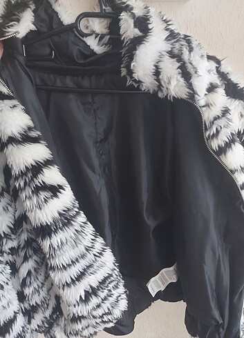 Trendyol & Milla Zebra desenli peluş mont
