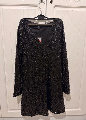 Payet İşlemeli Siyah Elbise - Görsel 3