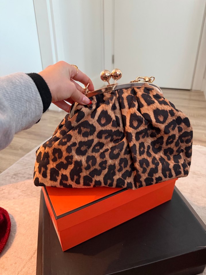 Zincir Detaylı Leopar Desenli Kadın Çanta - Görsel 2