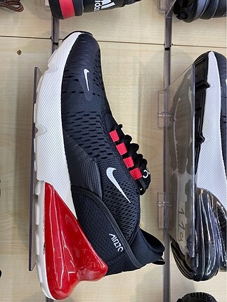 Nike 270