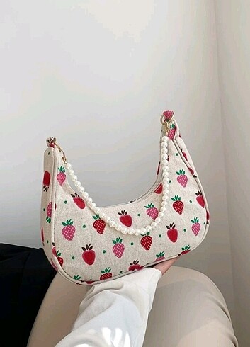 Çilek Desenli Kol Çantası 