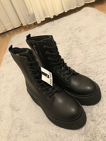 Nine West Bot