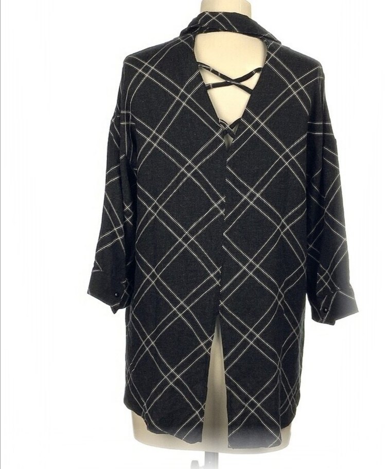 Gri Keten Kadın Gömlek V Yaka Düğmeli - Görsel 3