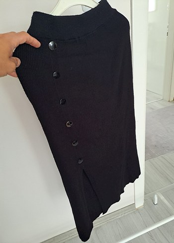 Düğmeli Siyah Midi Etek