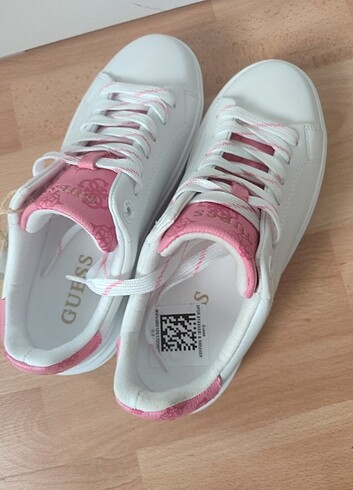 Guess Guess Beyaz spor ayakkabı