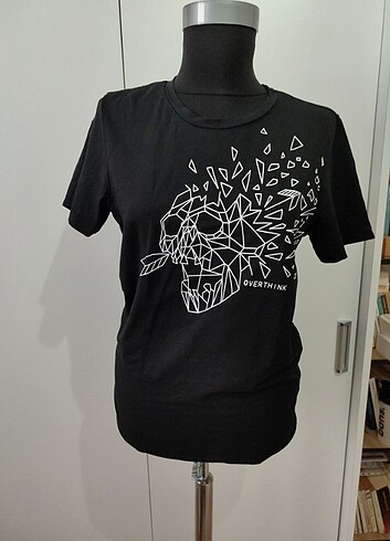 siyah baskılı tshirt