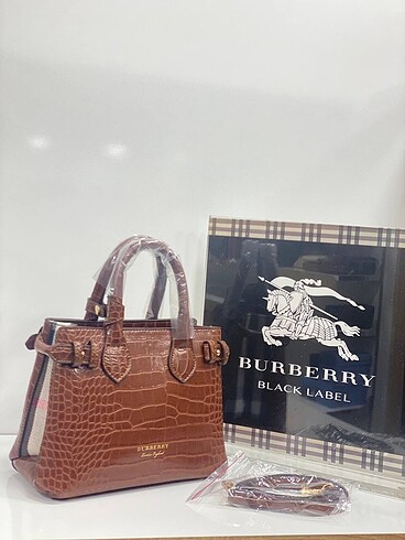  Beden yeşil Renk Burberry çanta