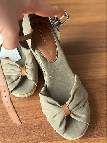 Tommy Hilfiger Etiketli Tommy Hilfiger Dolgu Topuk