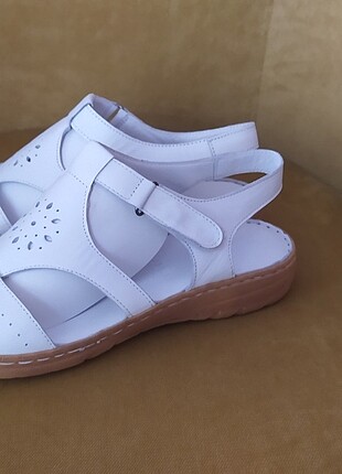 Deri Beyaz sandalet yeni, etiketli