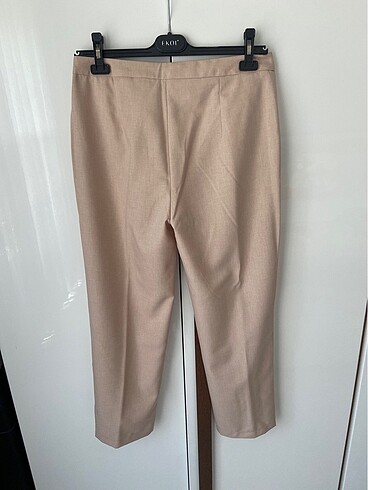42 Beden ten rengi Renk TRENDYOLMİLLA Taş Basic Pantolon