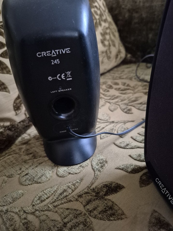 Creative Siyah Masaüstü Hoparlörler - Görsel 3