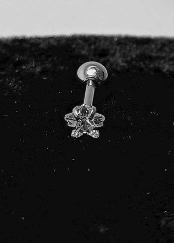 Sıfır Mavi Çiçek Detaylı Kadın Piercing - Görsel 2