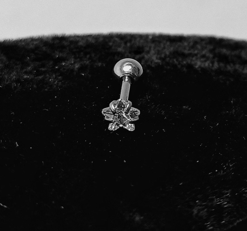 Sıfır Mavi Çiçek Detaylı Kadın Piercing - Görsel 2