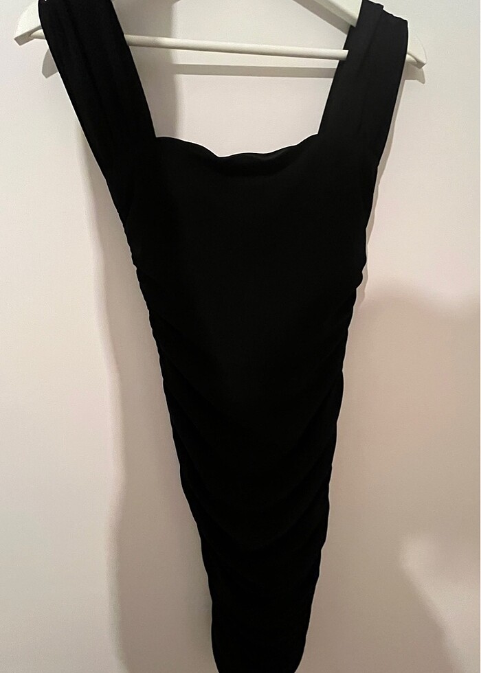 Drapeli düşük omuz elbise - Görsel 2