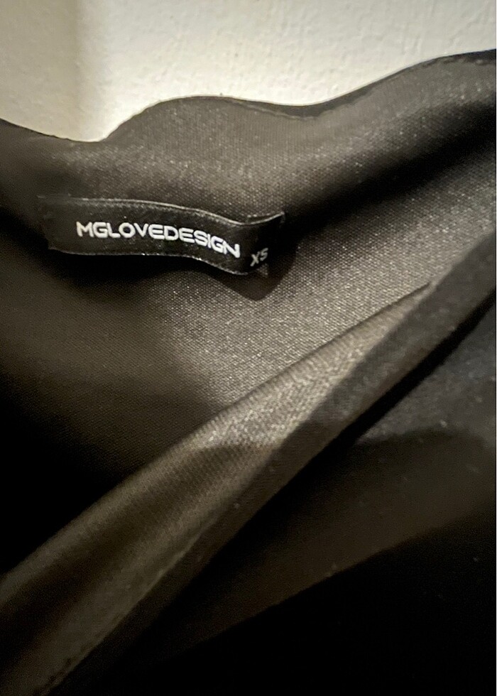 Drapeli düşük omuz elbise - Görsel 4