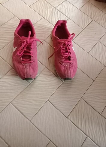Nike spor ayakkabi