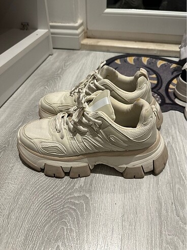 Bershka kalın tabanlı spor ayakkabı