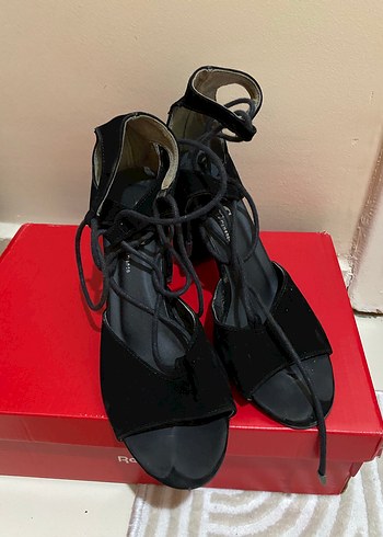 Siyah Gotik Kadın Topuklu Ayakkabı